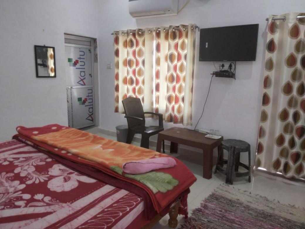 Happy Khajuraho Home Stay ภายนอก รูปภาพ